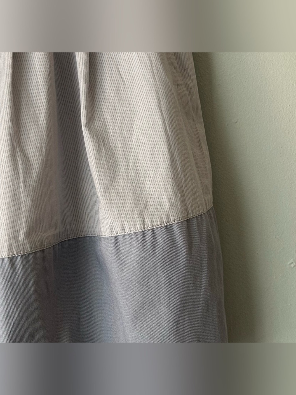 Anthropologie Elevenses Women's Color-Block Pleated Skirt grey/ purple. Size 2. - Picture 4 of 4